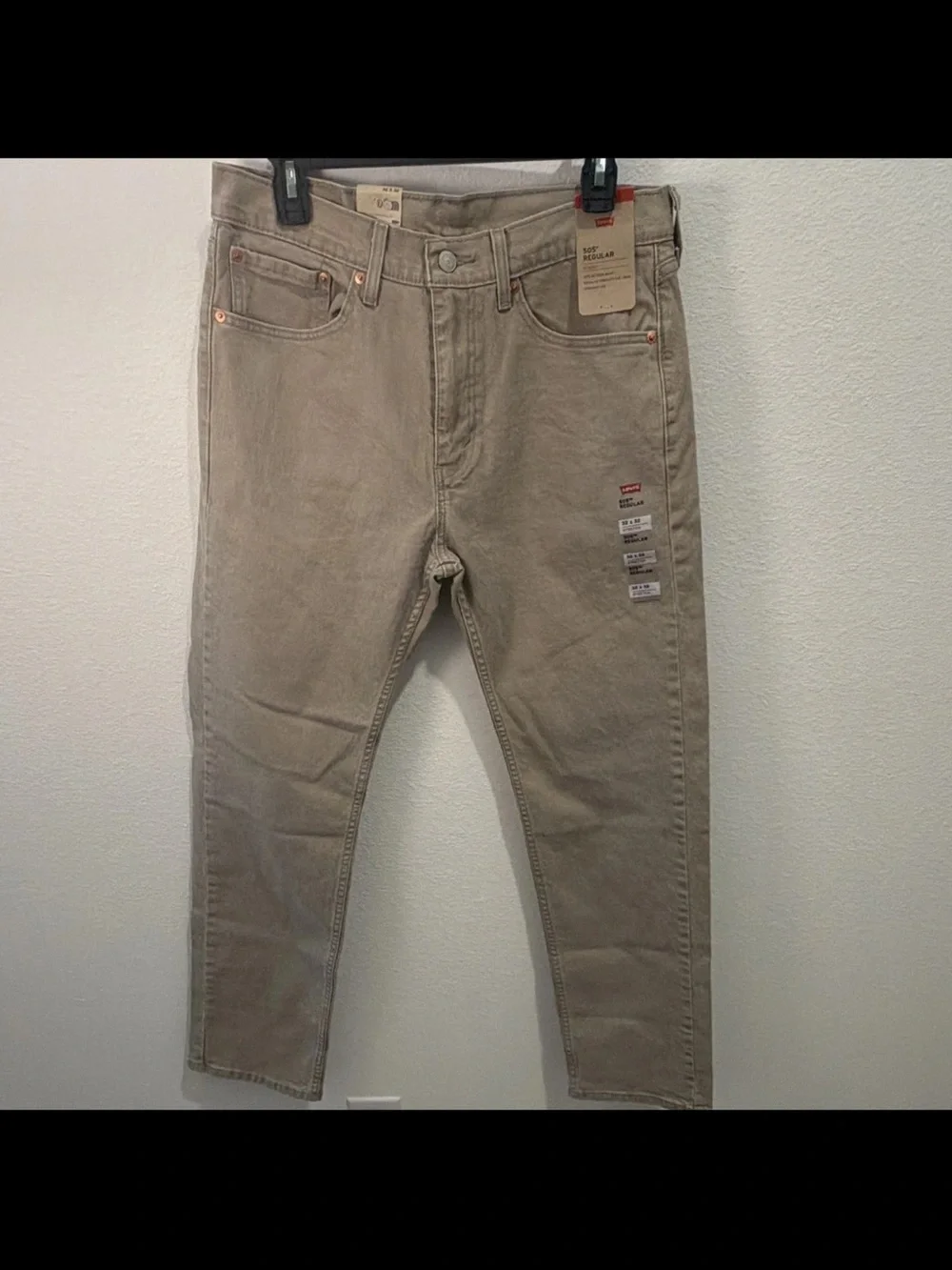 Levi's Relaxed Fit Jeans in Light Khaki